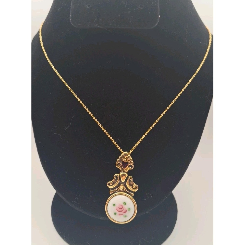 VINTAGE BRASS PENDANT  GOLD TONE ENAMEL RED&WHITE ROSE DESIGN 18"